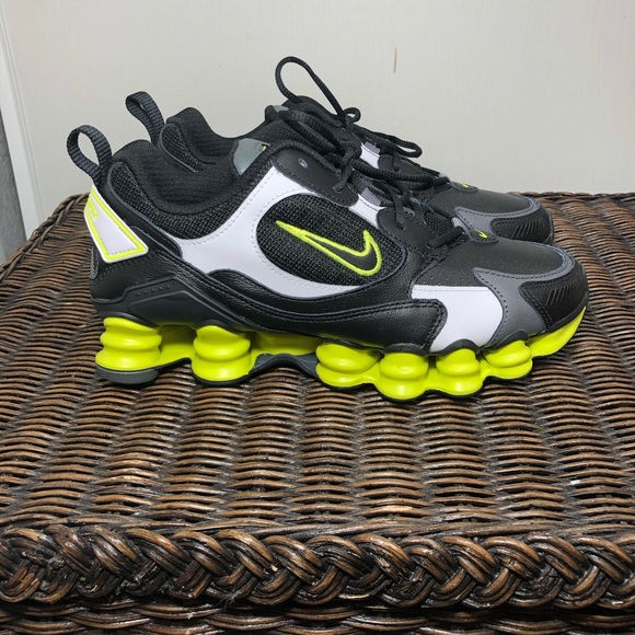 womens nike shox size 7